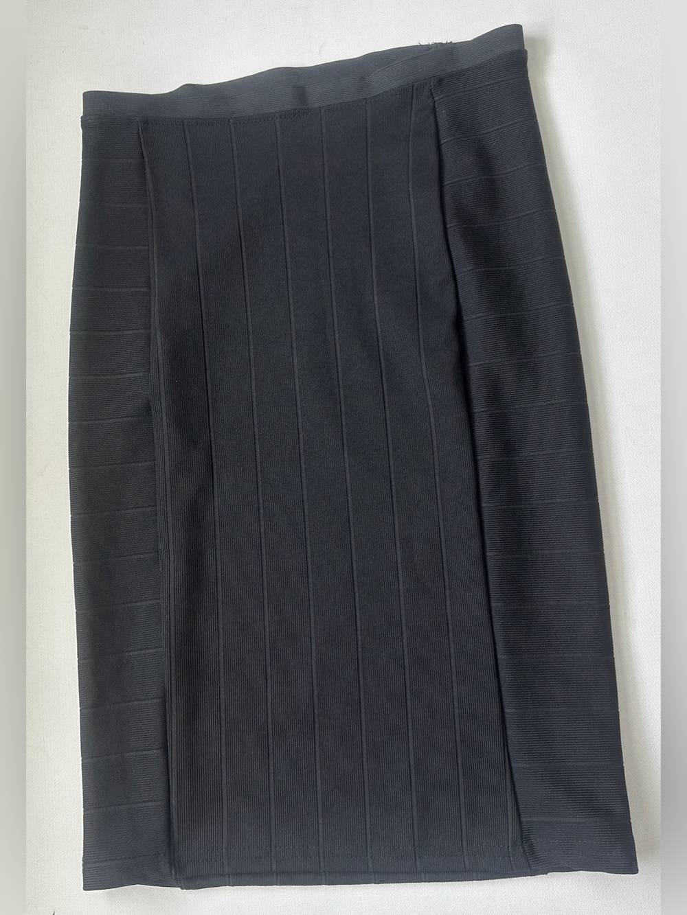 Zara women’s Black Ribbed Stretch Pencil Skirt.  Size 5.